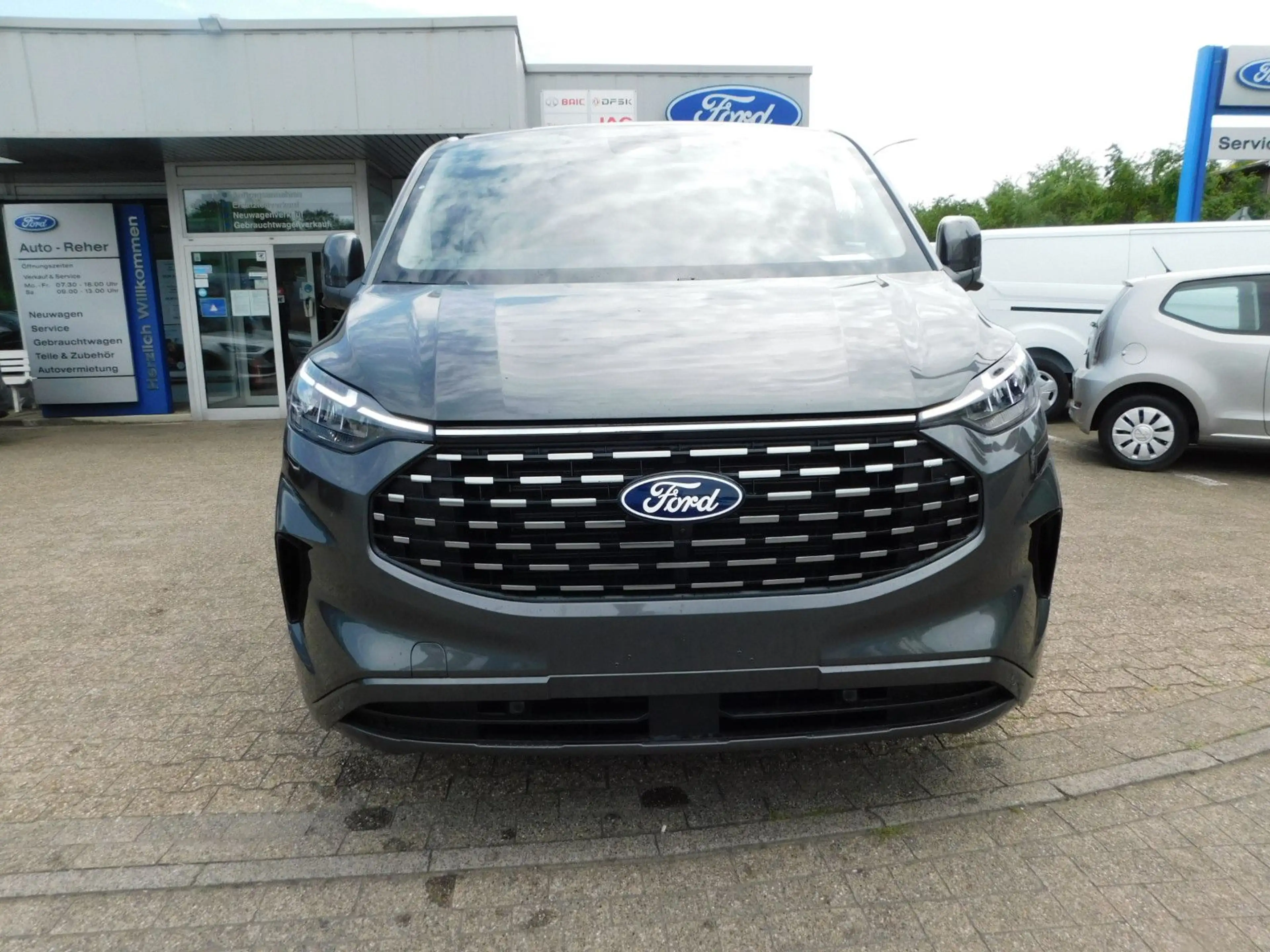 Ford Tourneo Custom 2.0 L2 Auto Titanium Allrad/Leder — photo 2