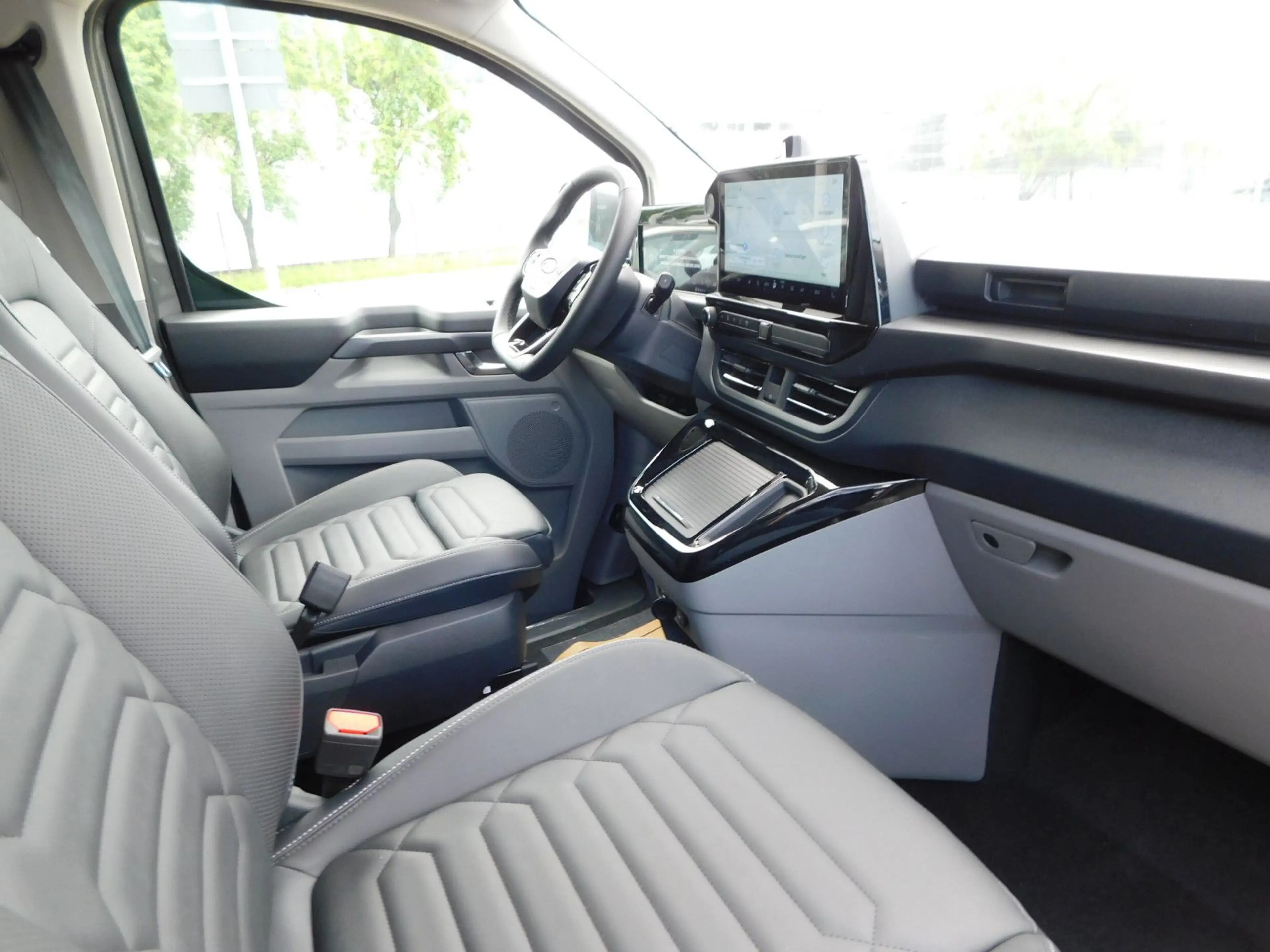 Ford Tourneo Custom 2.0 L2 Auto Titanium Allrad/Leder — photo 14