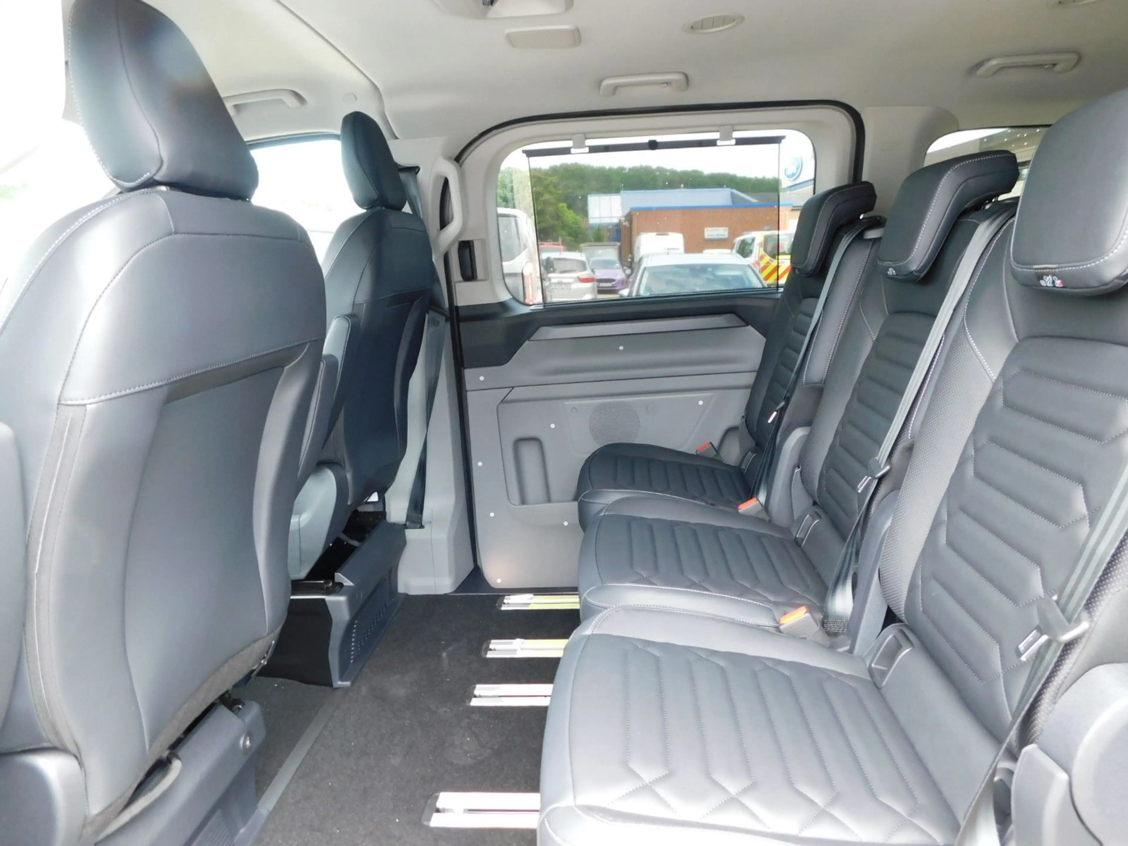 Ford Tourneo Custom 2.0 L2 Auto Titanium Allrad/Leder — photo 15