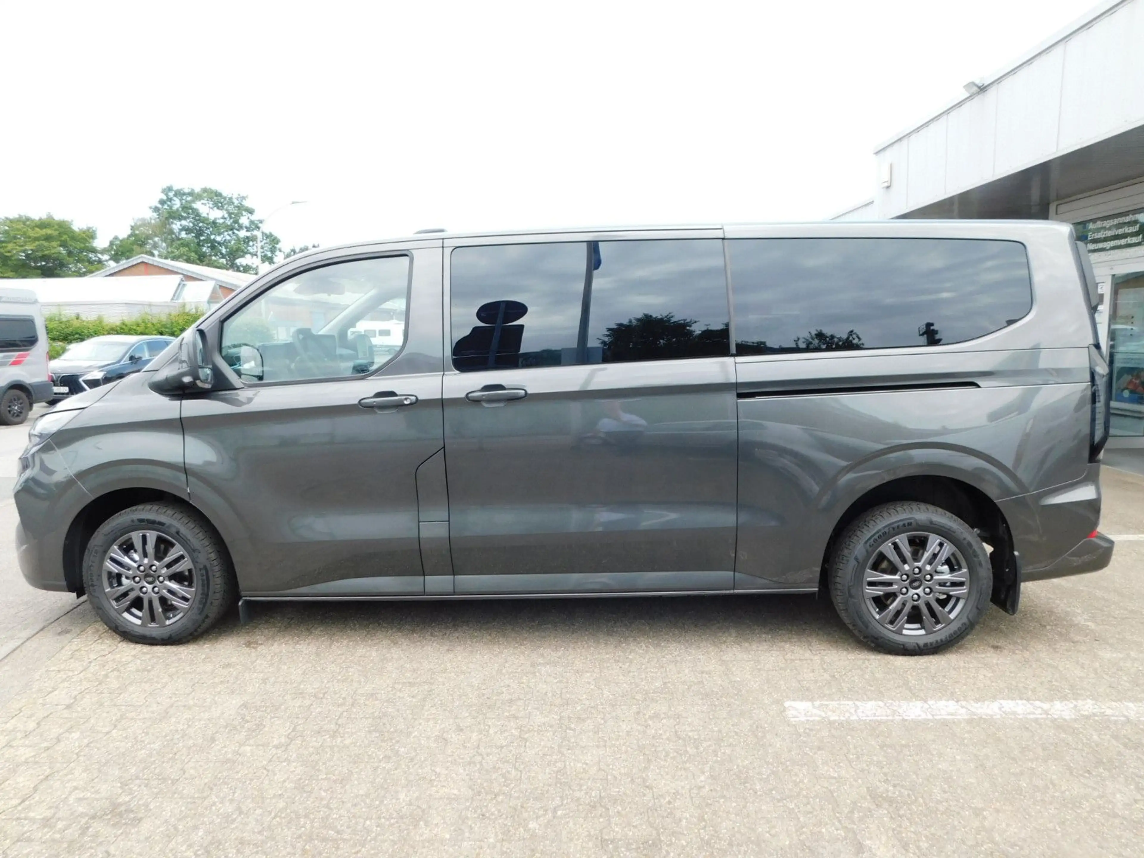Ford Tourneo Custom 2.0 L2 Auto Titanium Allrad/Leder — photo 9