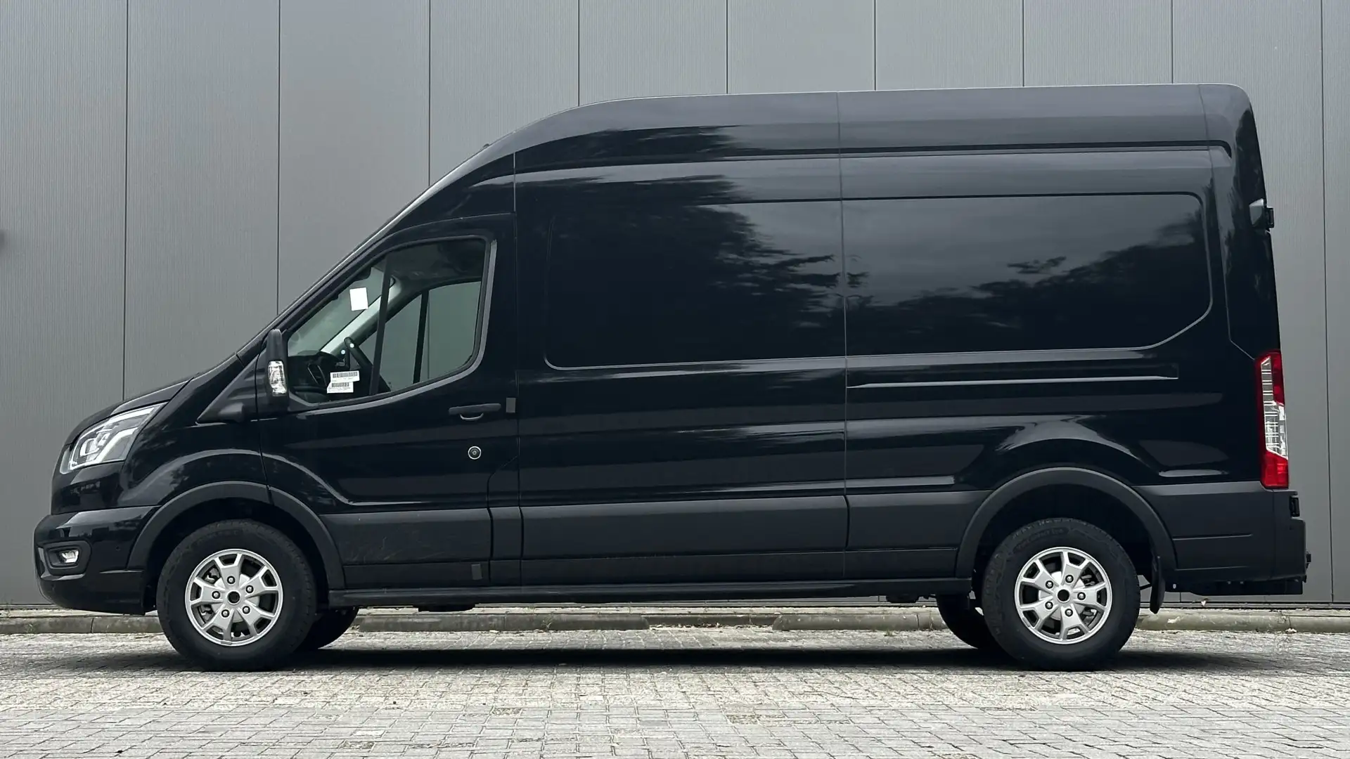 Ford Transit 350 2.0 170 pk TDCI L3H2 Limited | Driver Assistan Zwart - 2