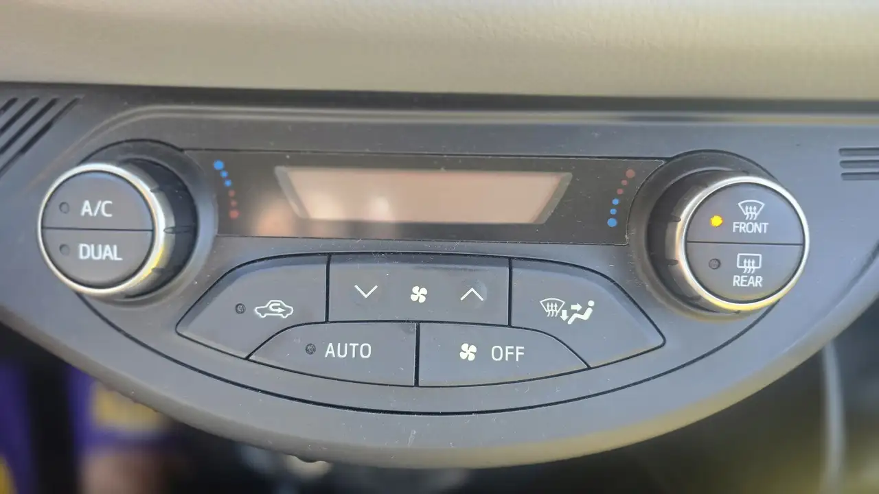 Toyota Yaris Yaris — photo 18
