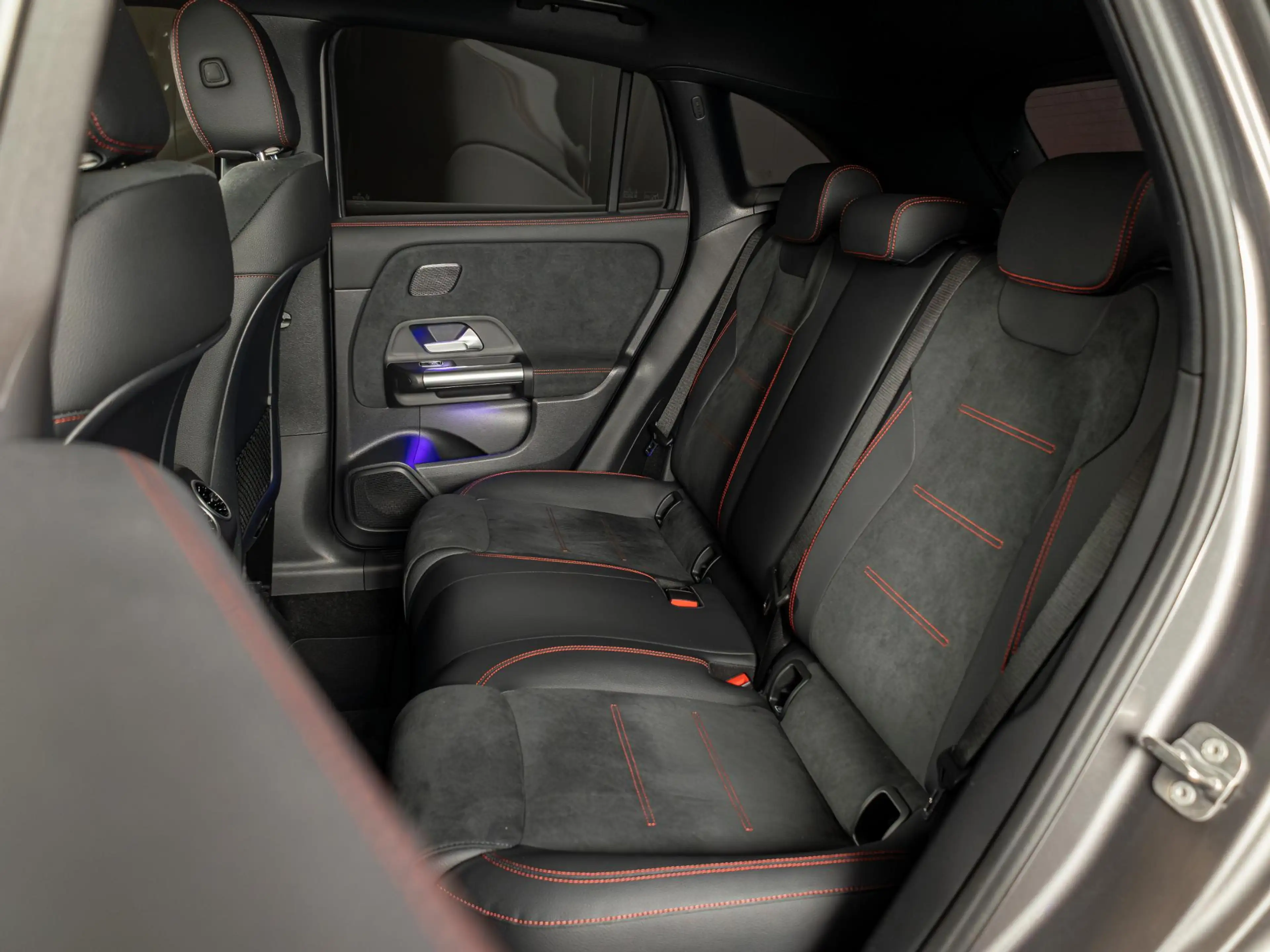 Mercedes-Benz GLA 250 e Business Solution AMG | Panorama dak — photo 9