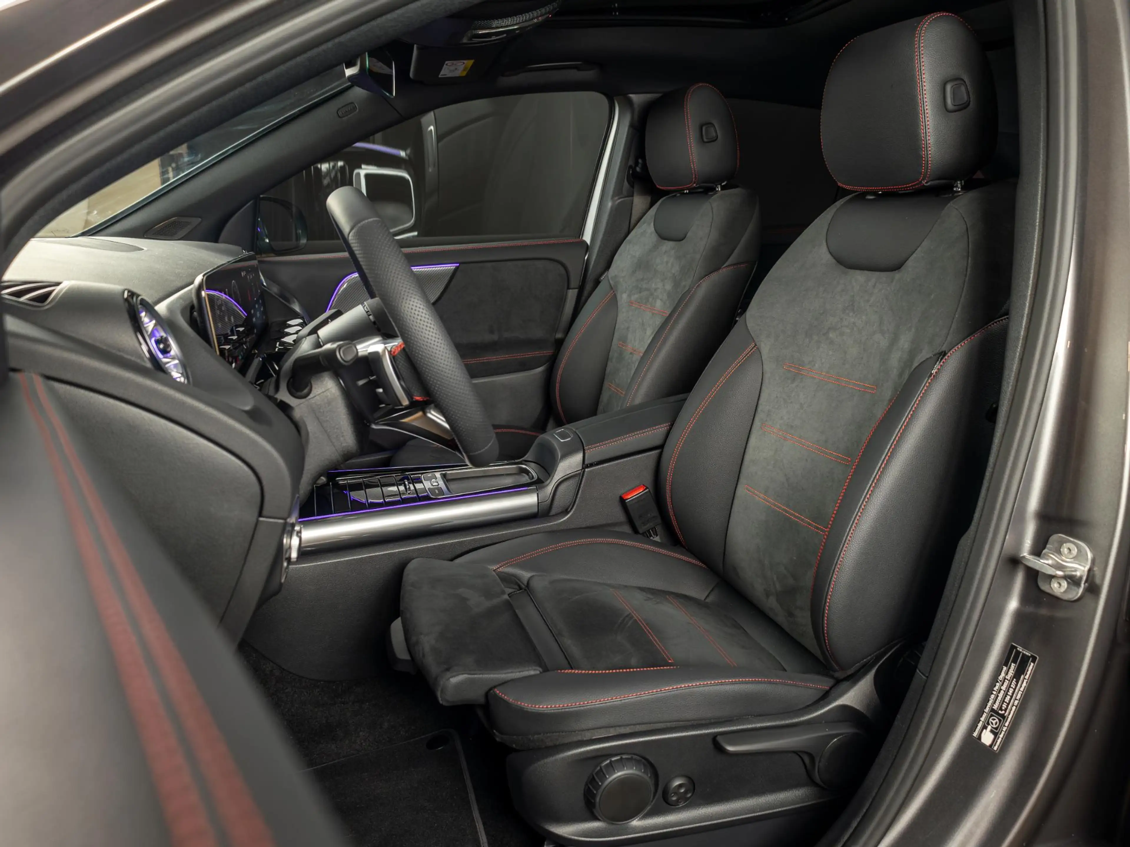Mercedes-Benz GLA 250 e Business Solution AMG | Panorama dak — photo 7
