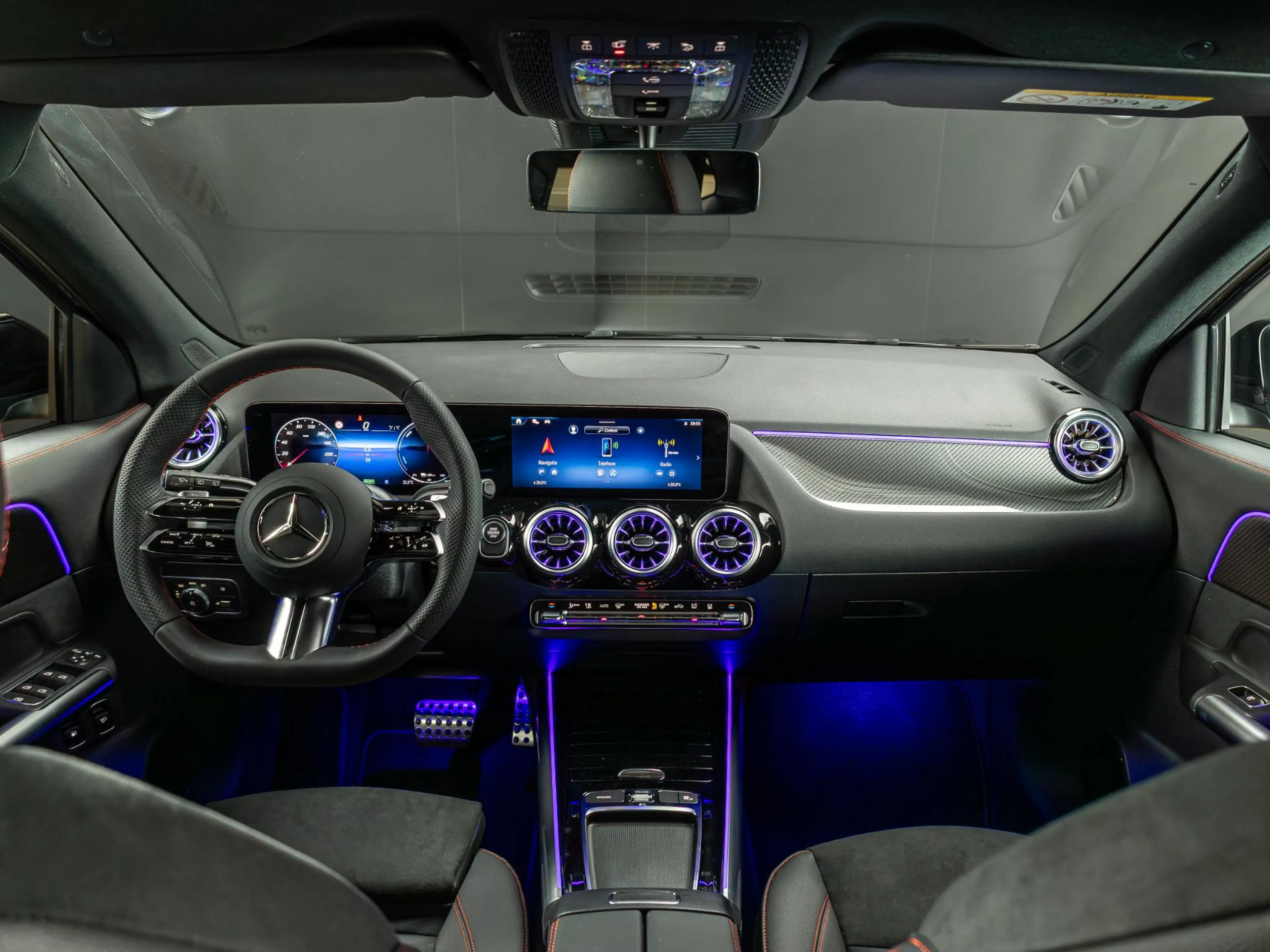 Mercedes-Benz GLA 250 e Business Solution AMG | Panorama dak — photo 10