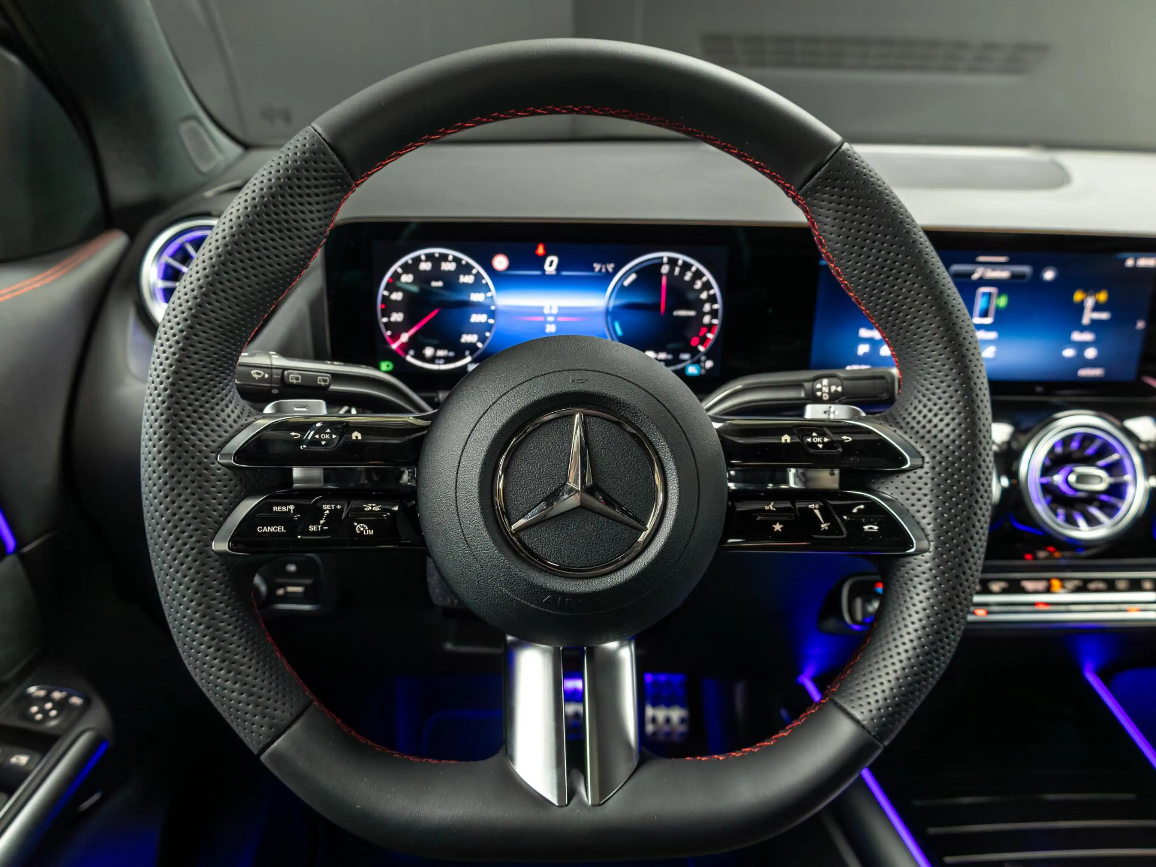 Mercedes-Benz GLA 250 e Business Solution AMG | Panorama dak — photo 11