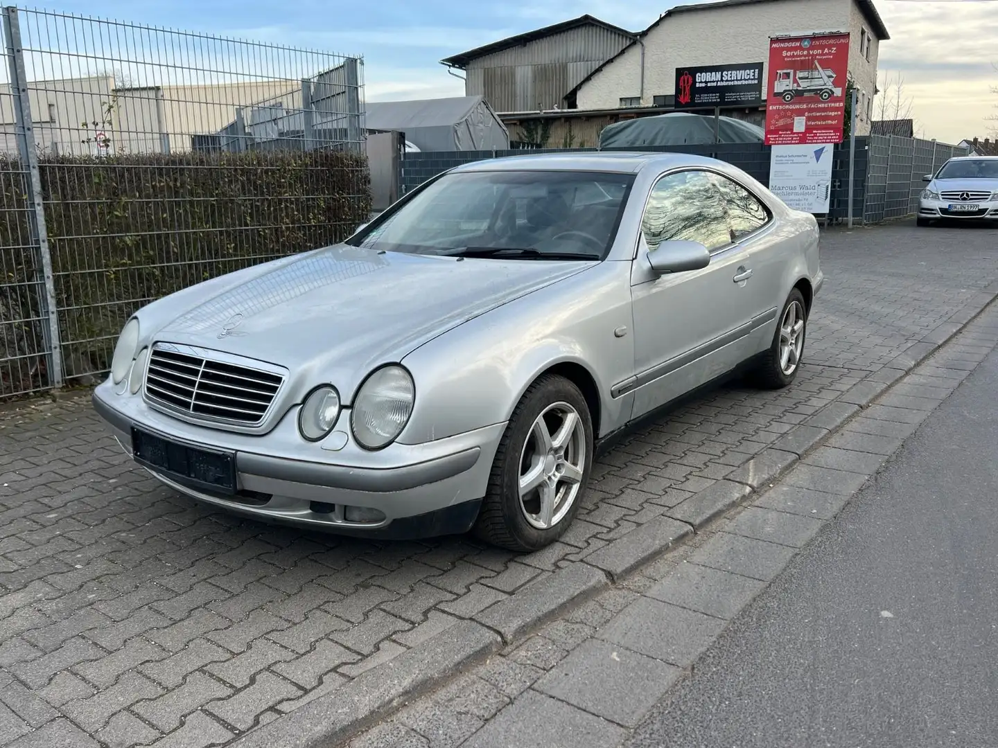 Mercedes-Benz CLK 200 TÜV bis 12/27 Silber - 1