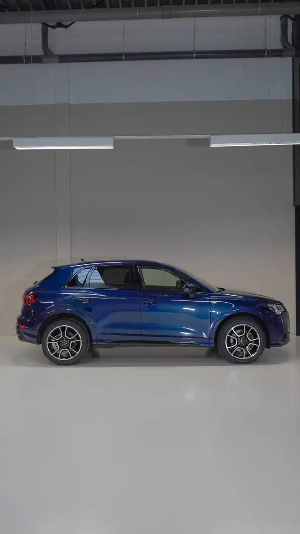 Audi Q3 45 TFSI e S line Blauw - 2