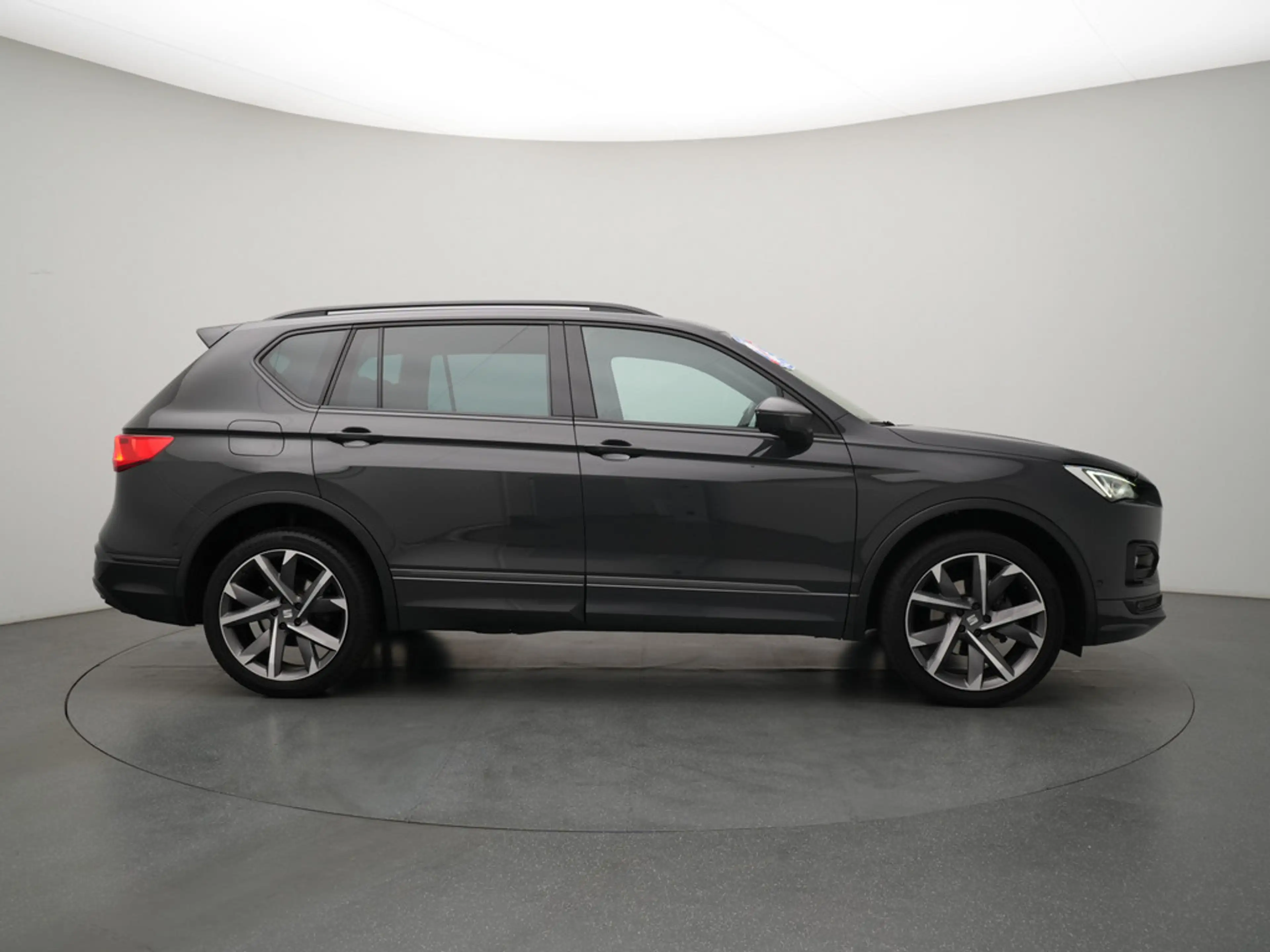 SEAT Tarraco FR VIRT CARPLAY ACC AHK PANO LED DCC — photo 3