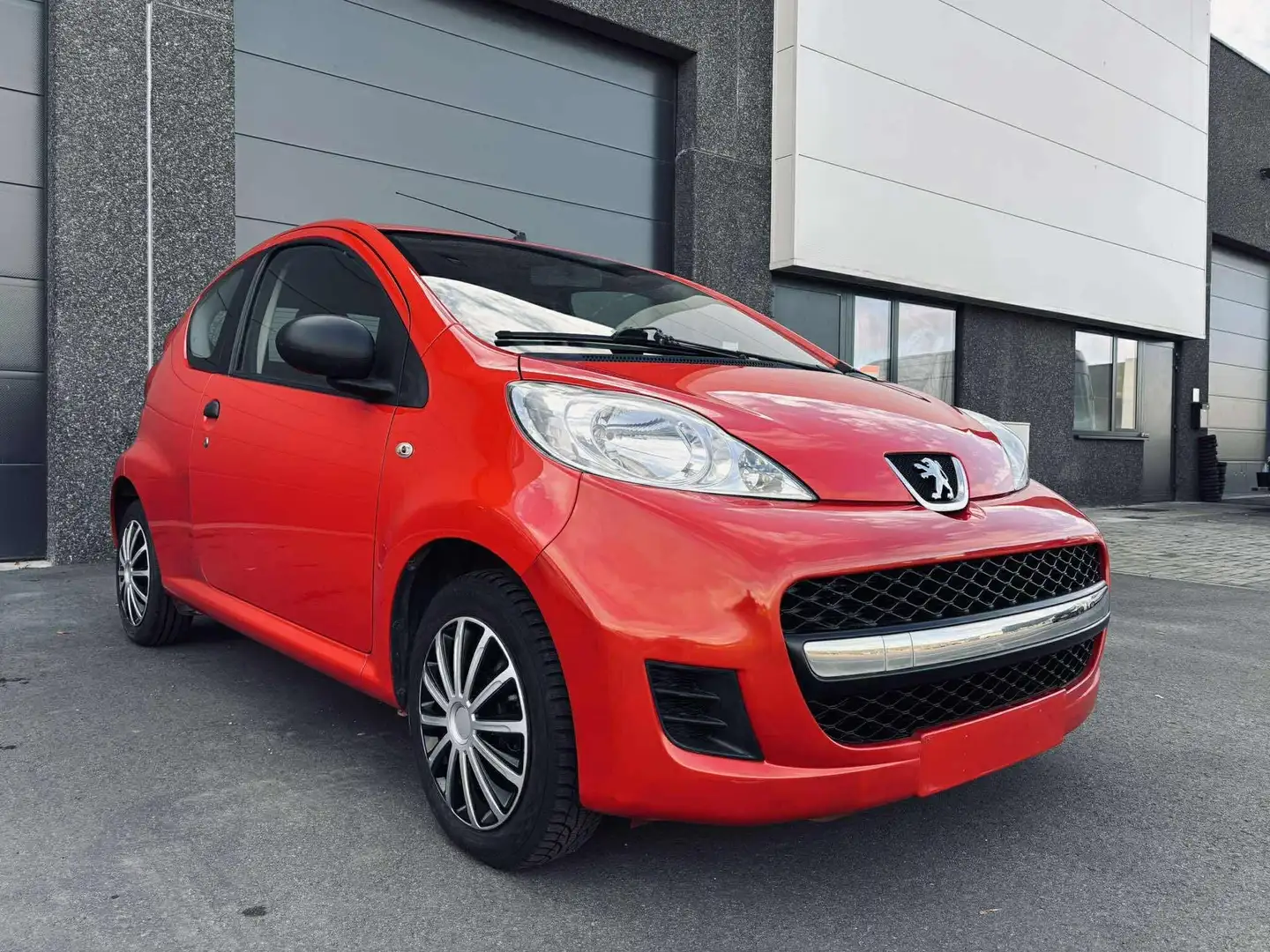 Peugeot 107 1.0i Urban - 1