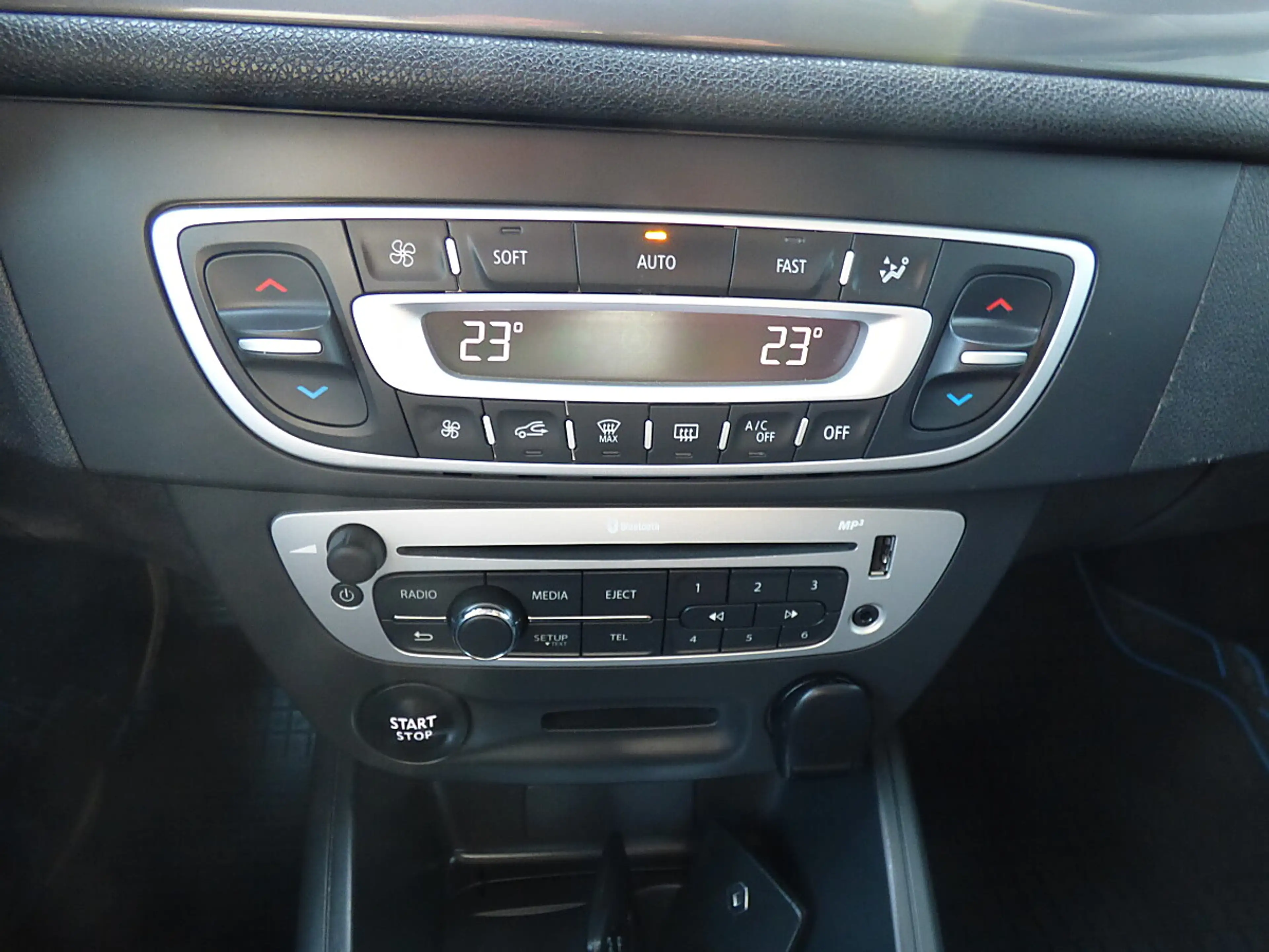 Renault Megane Mégane Grandtour Limited Energy dCi 110 8-fach/... — photo 11