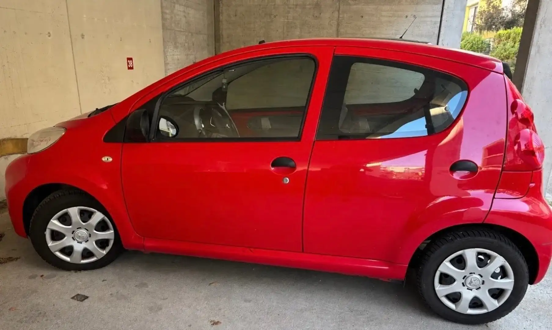 Peugeot 107 107 Junior 1,0 12V Junior - 2