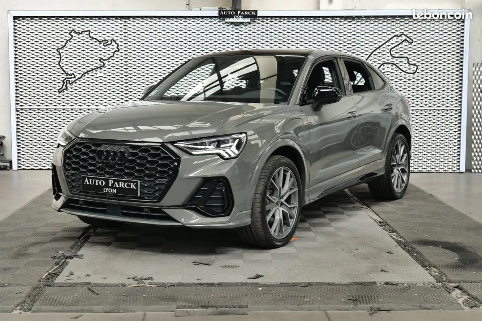 Audi Q3 NEW HYBRID 45TFSI e 245 S LINE 1° MAIN FRANCAIS TV Gris - 1