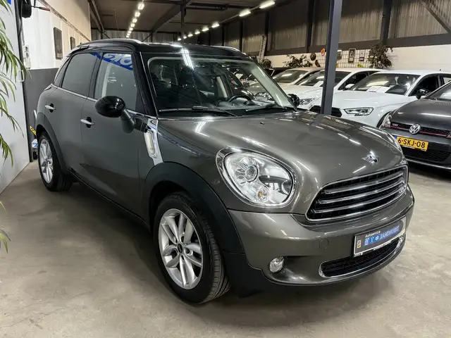 Mini Countryman view 3