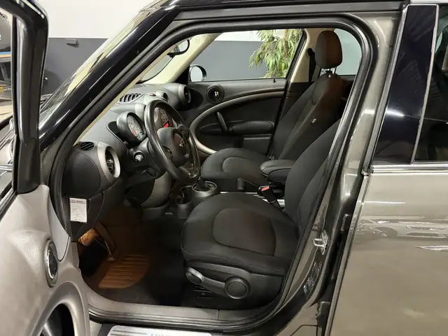 Mini Countryman view 8