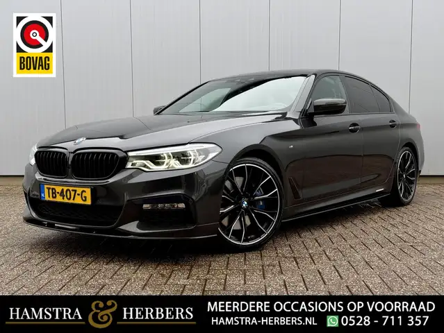 BMW 540 5-serie 540i High Executive M-sport zwart / carbon