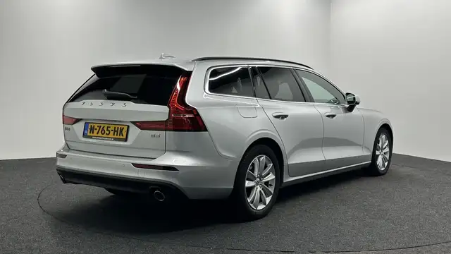 Volvo V60 view 3