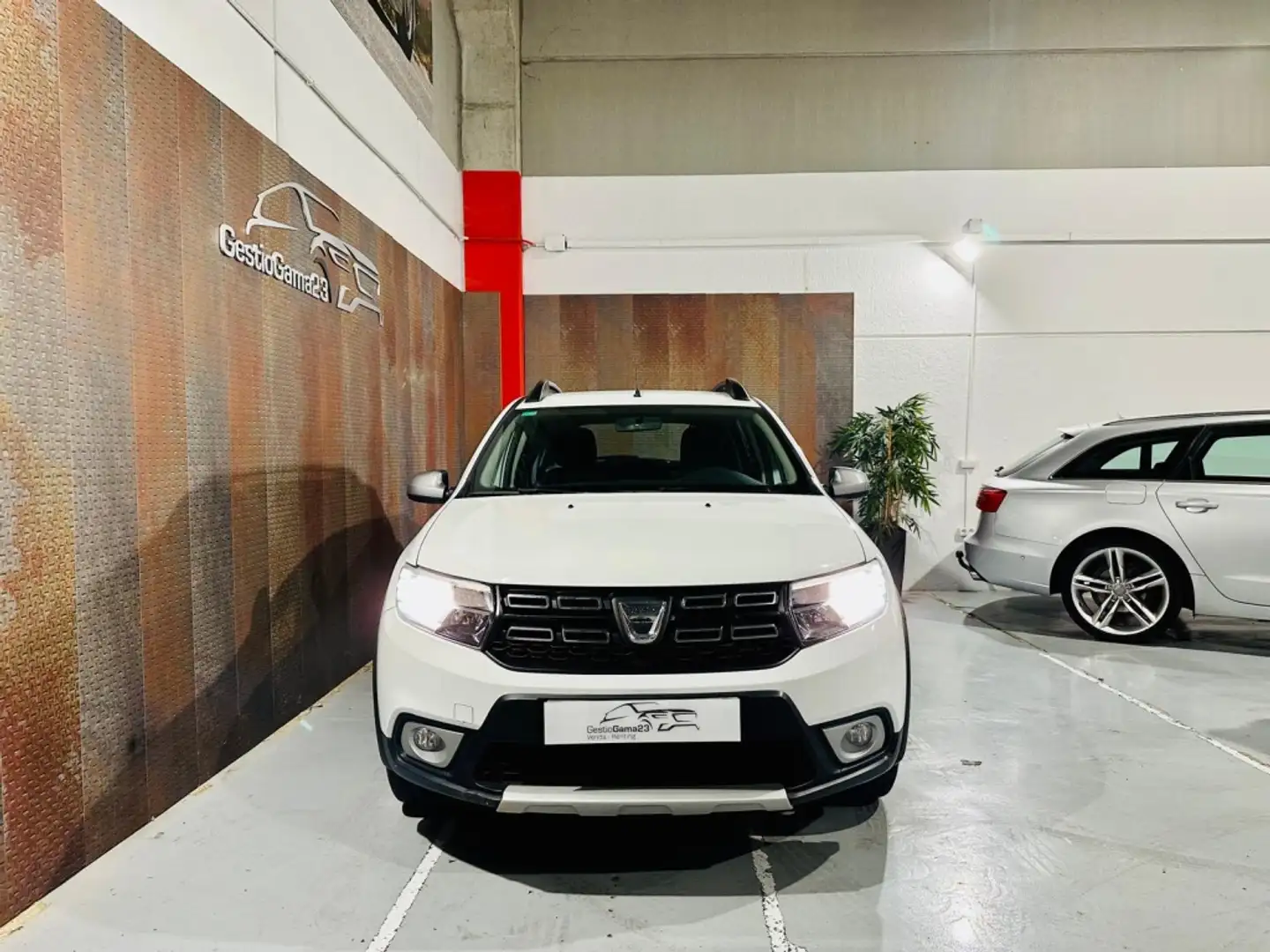 Dacia Sandero 0.9 TCE Stepway 90 Wit - 1