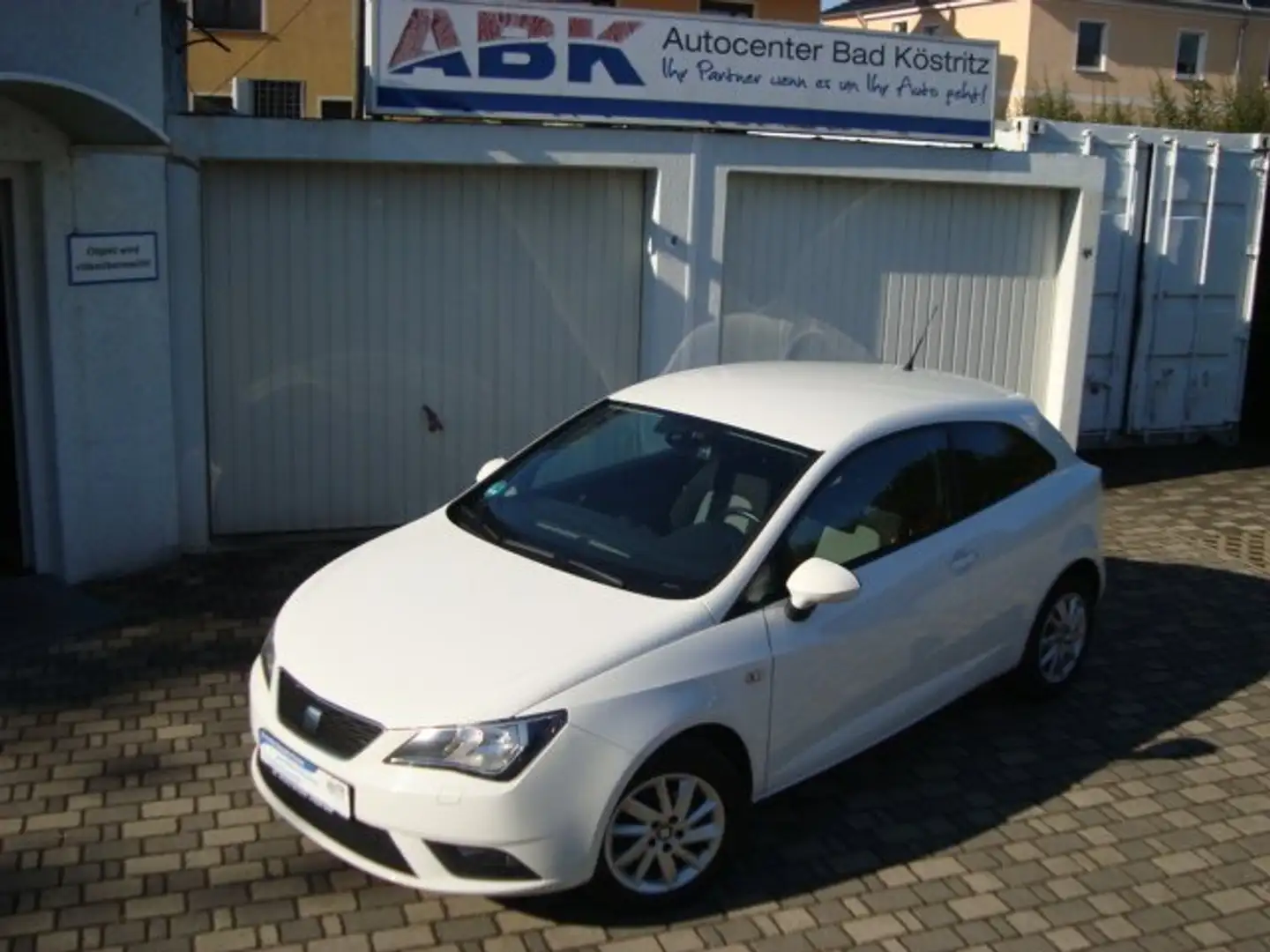 SEAT Ibiza Ibiza  3-Türer SC 1.4 16V SUN Sitzheizung/Temp. Weiß - 2