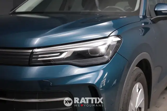Volkswagen Tiguan view 3