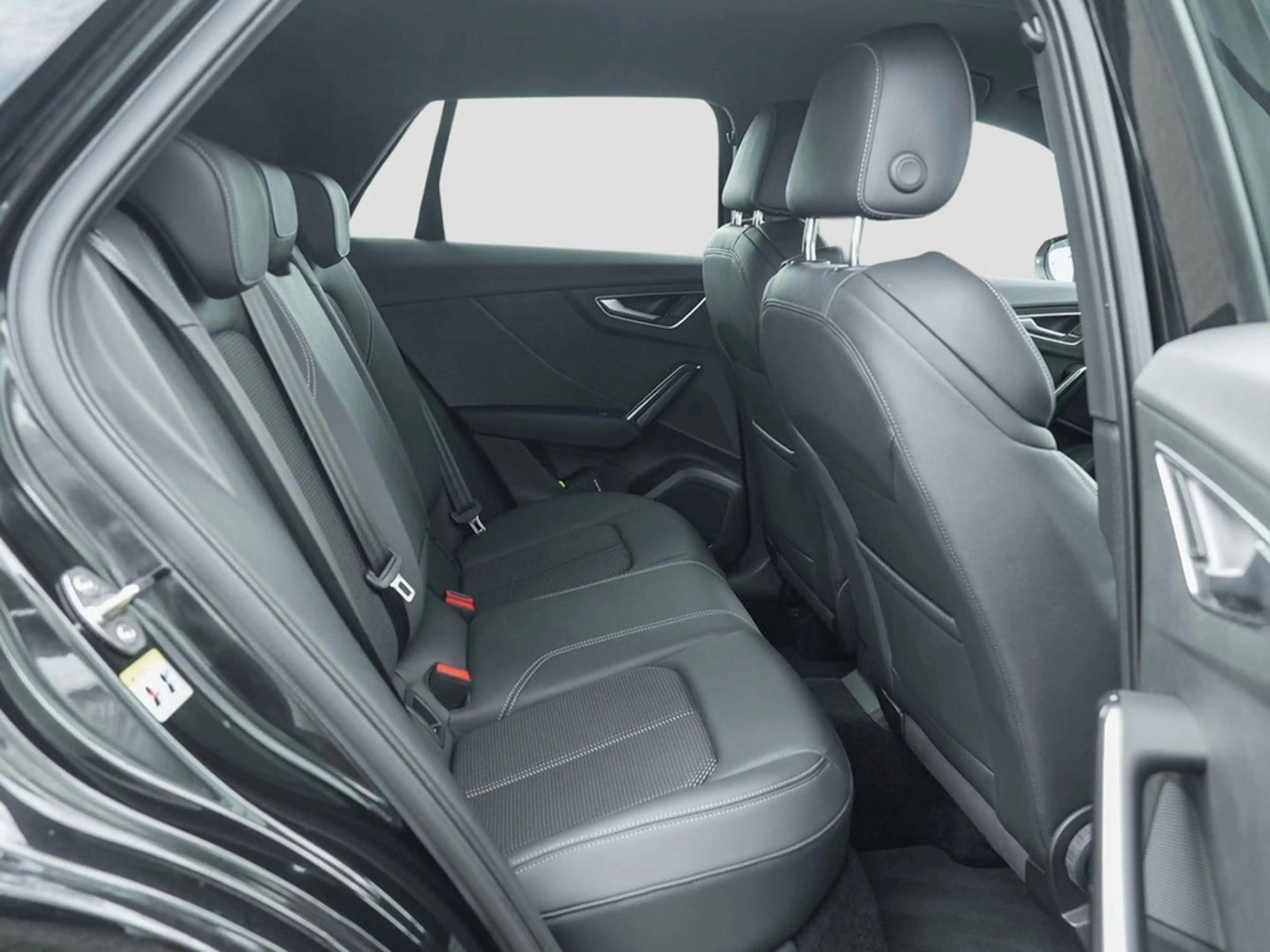 Audi Q2 35 TFSI S tronic S Line /MatrixLED/Navi/AHK — photo 12