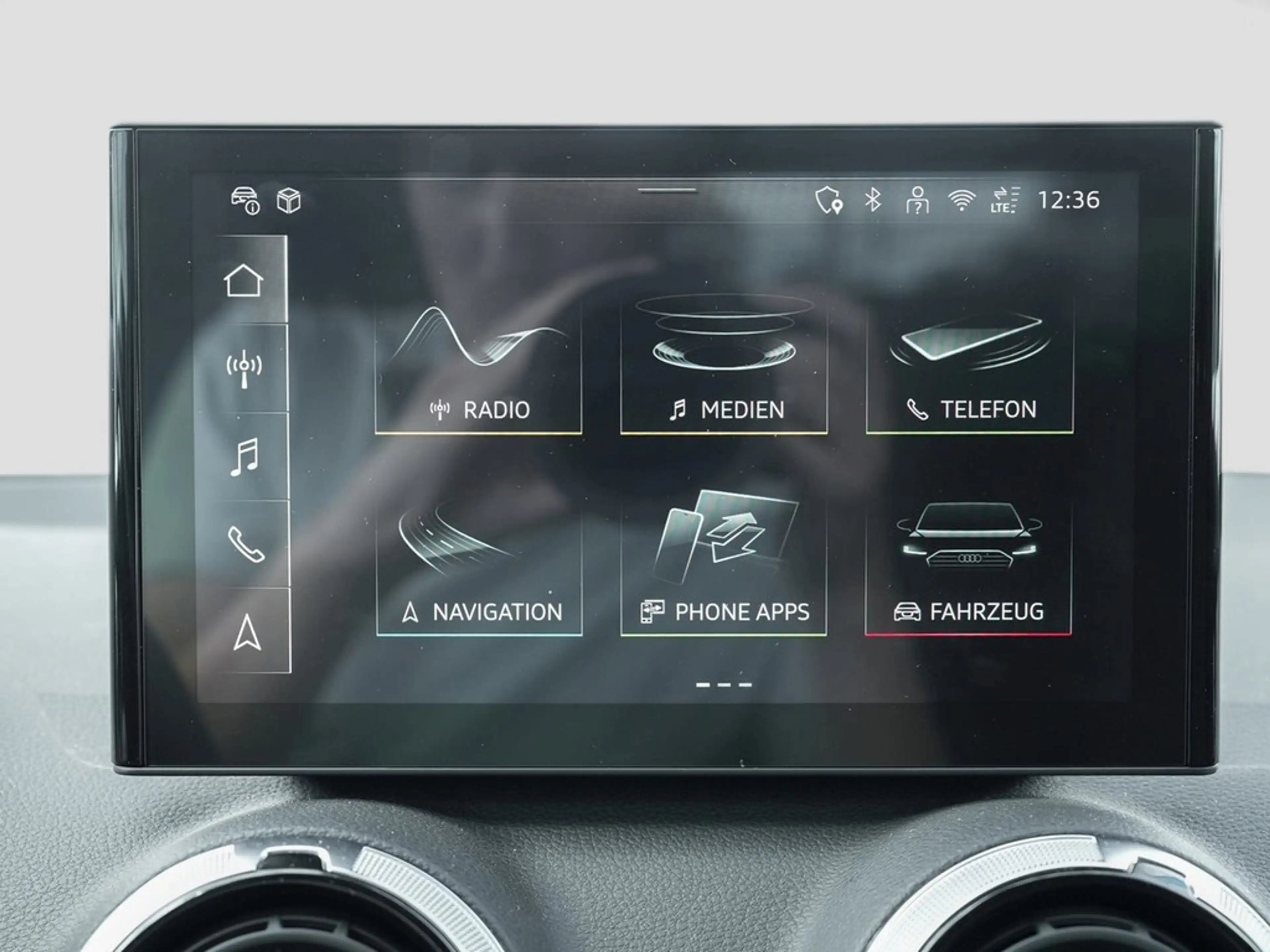 Audi Q2 35 TFSI S tronic S Line /MatrixLED/Navi/AHK — photo 15