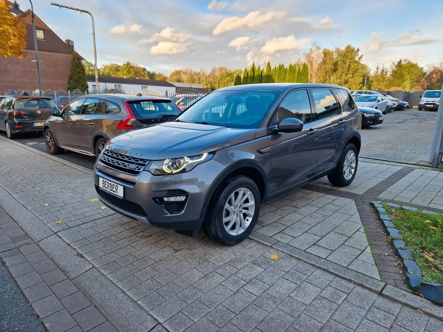 Land Rover Discovery Sport TD4 Automatik 4WD SE*PANO*LEDER* Grau - 1