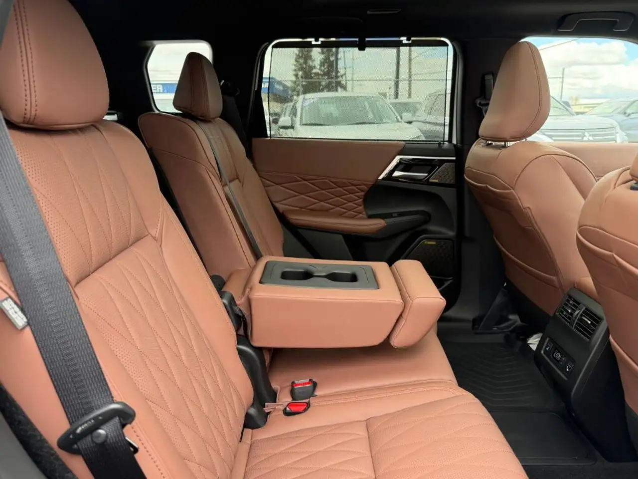 Mitsubishi Outlander снимка Mitsubishi Outlander