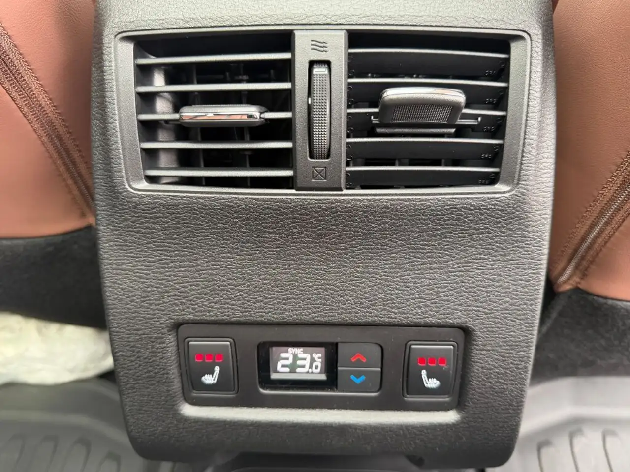 Mitsubishi Outlander снимка Mitsubishi Outlander