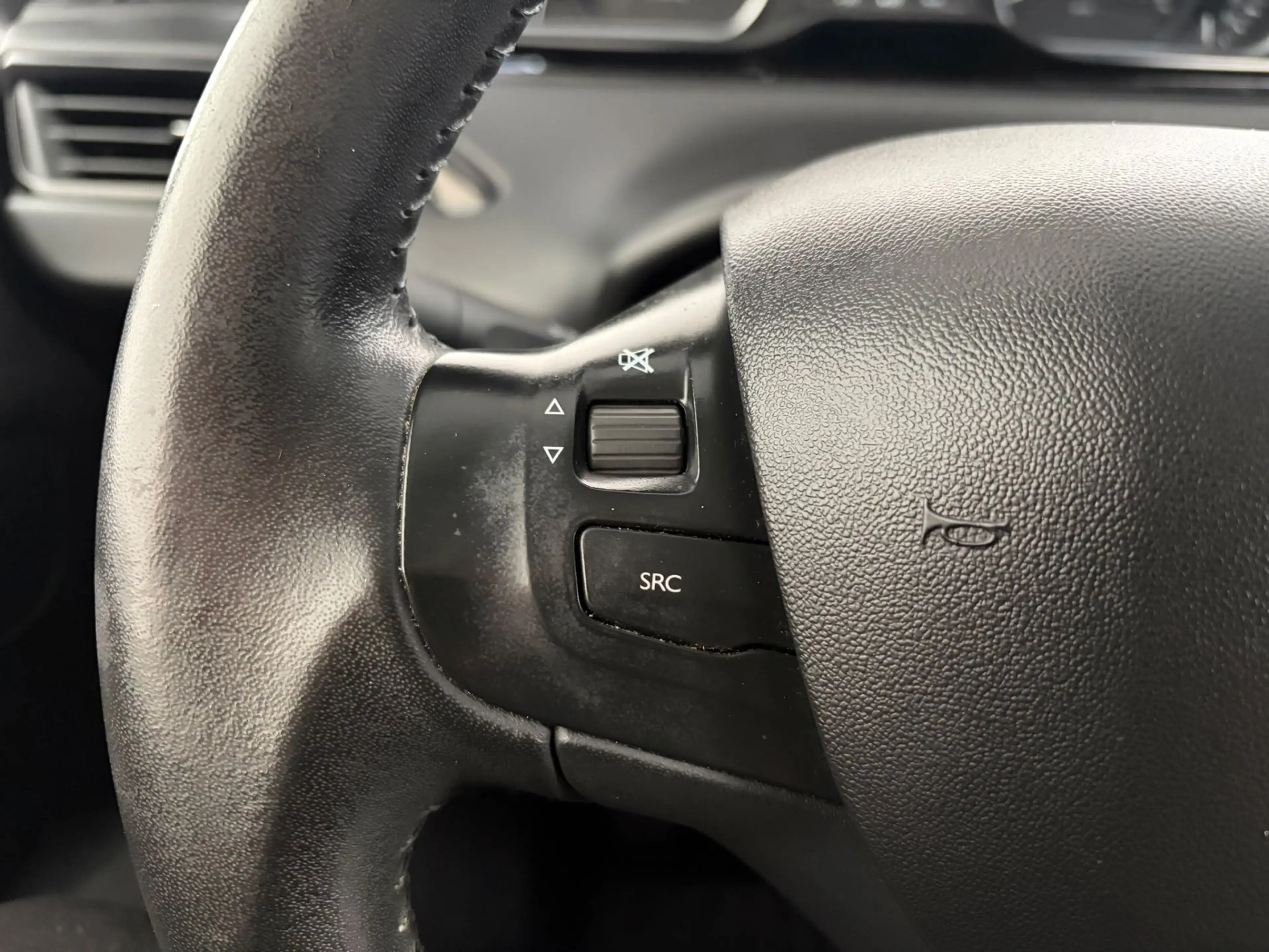 Peugeot 208 1.2 PureTech Signature — photo 11