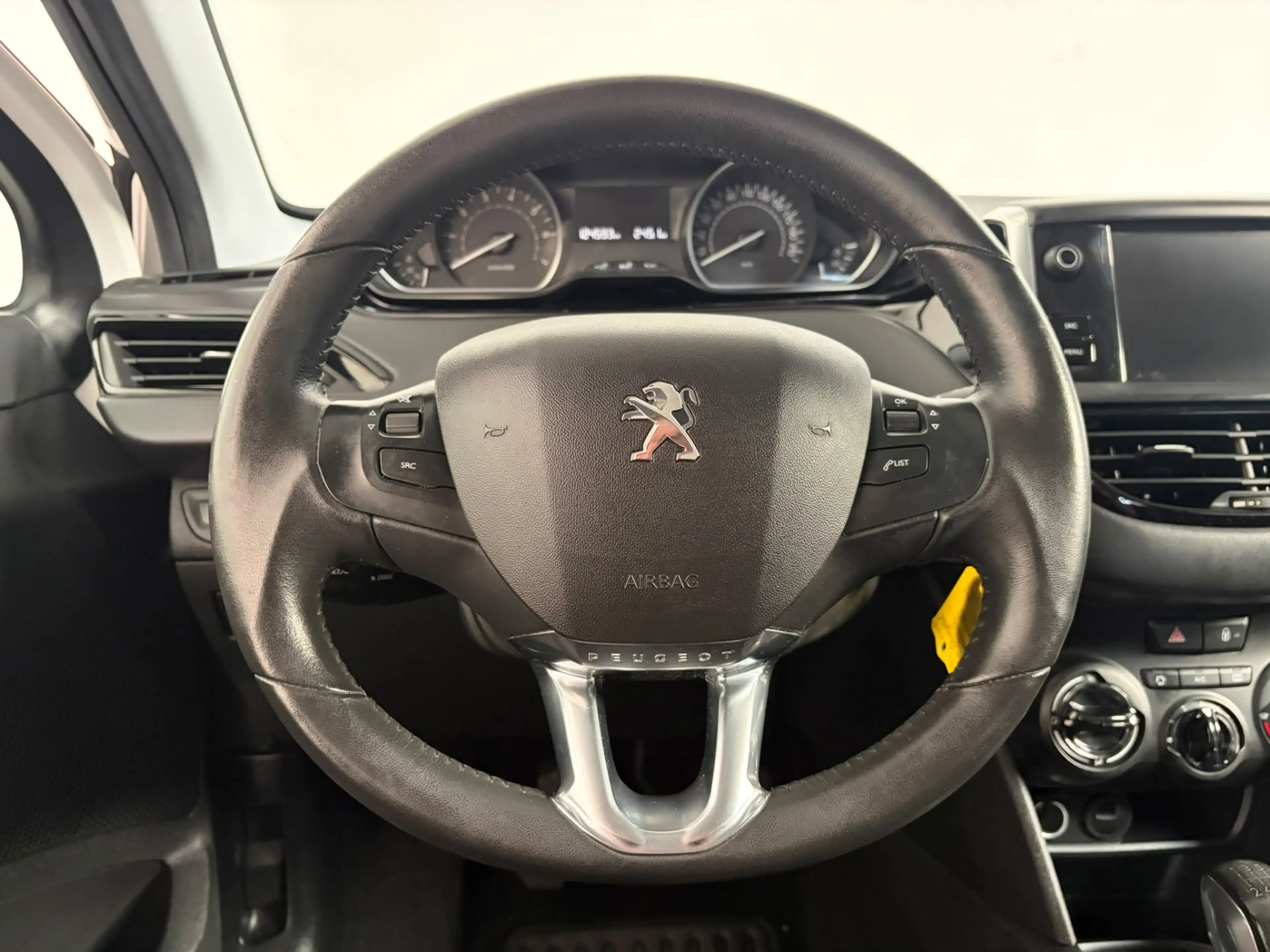 Peugeot 208 1.2 PureTech Signature — photo 12