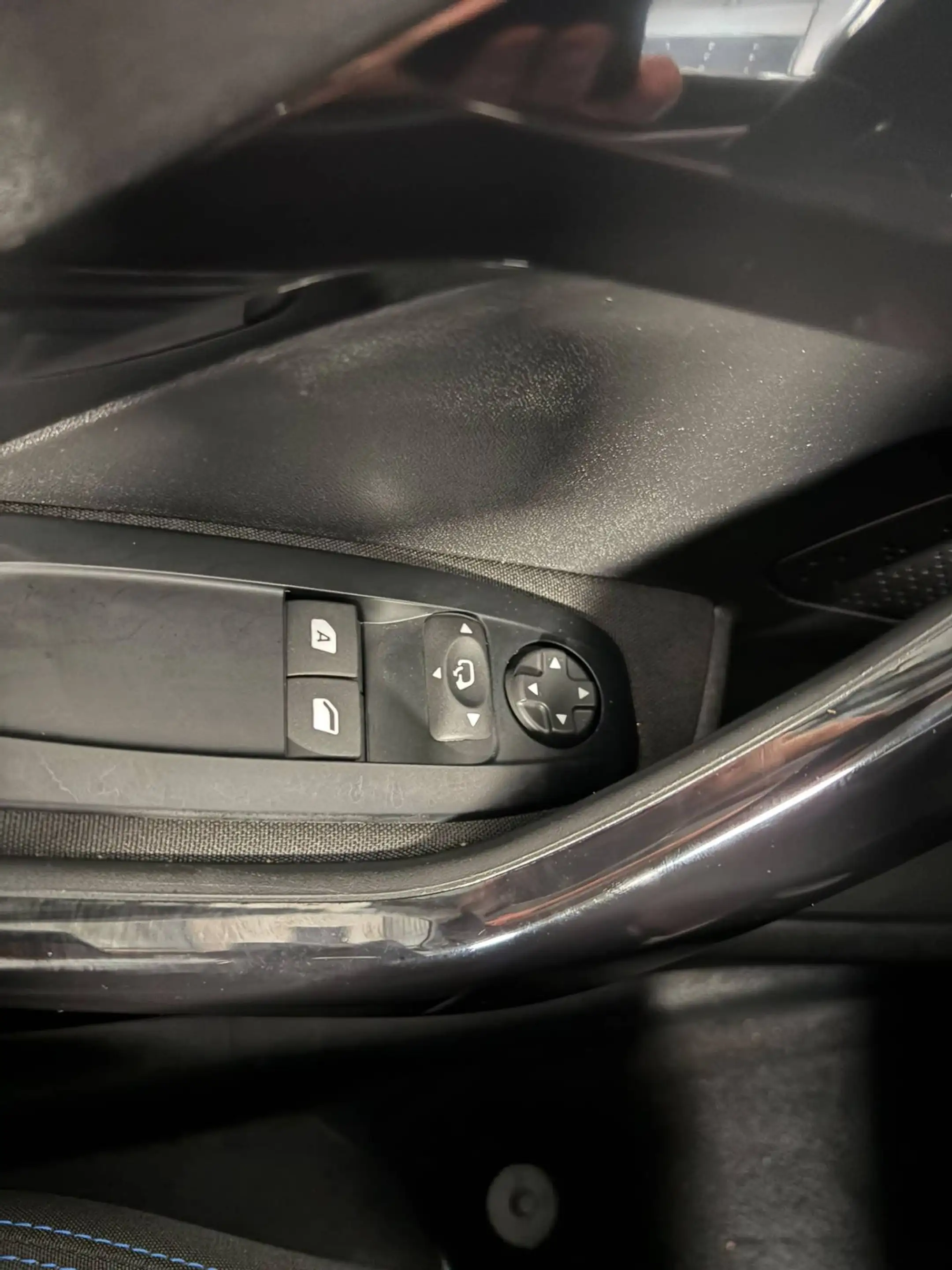 Peugeot 208 1.2 PureTech Signature — photo 7