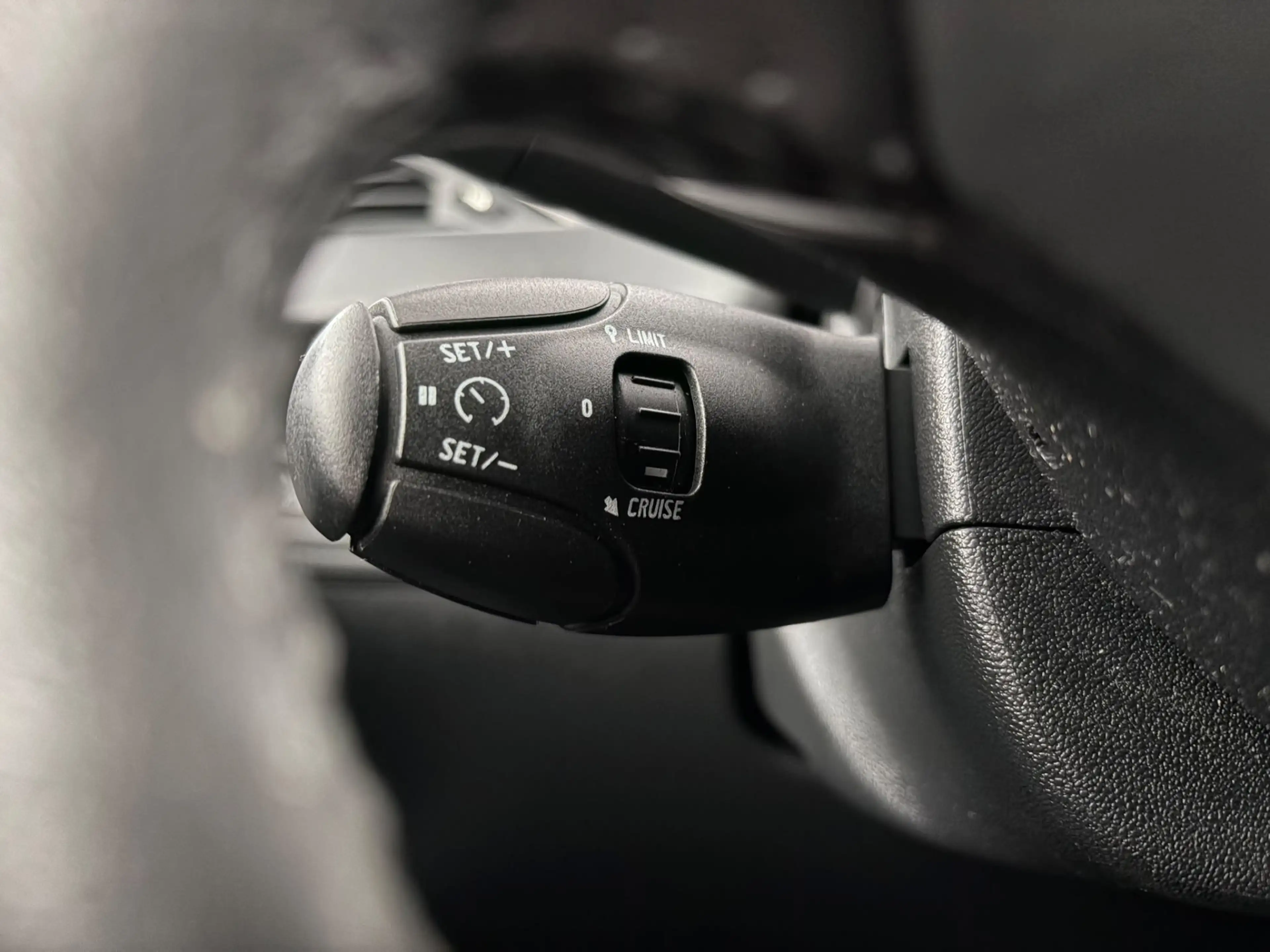 Peugeot 208 1.2 PureTech Signature — photo 10