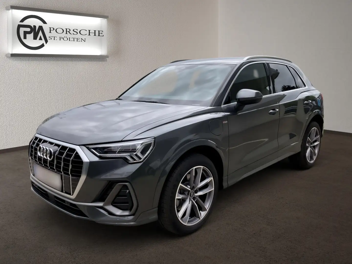 Audi Q3 e-tron 45 TFSI e S line exterieur Gris - 2