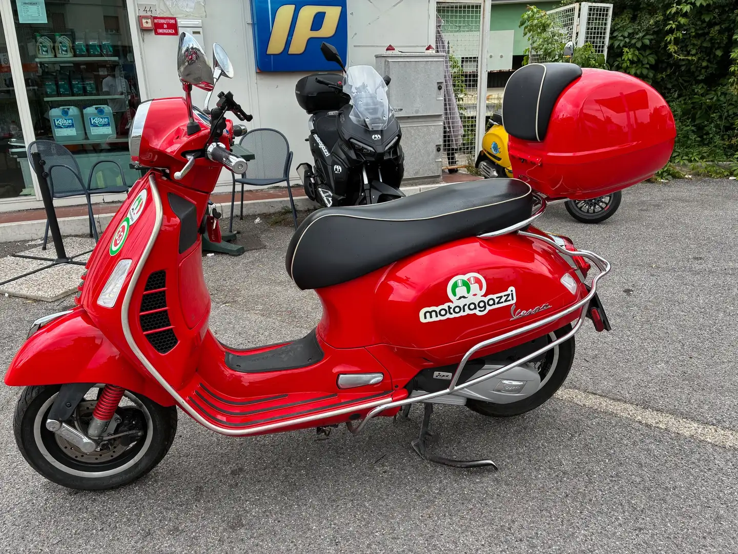 Vespa GTS Super 125 Piros - 1