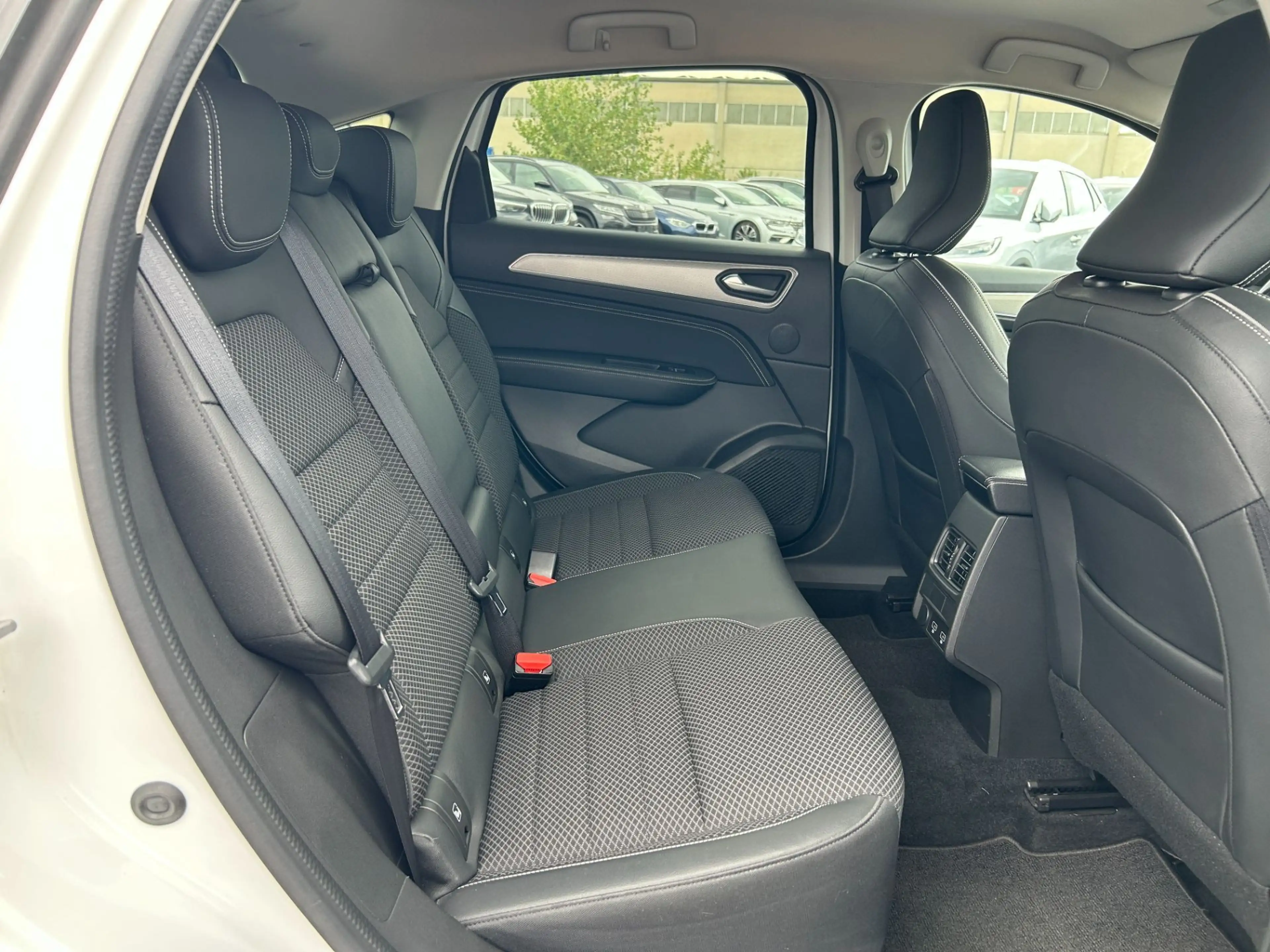 Renault Arkana TCe 140 EDC PF Intens Aut. *ACC* — photo 11