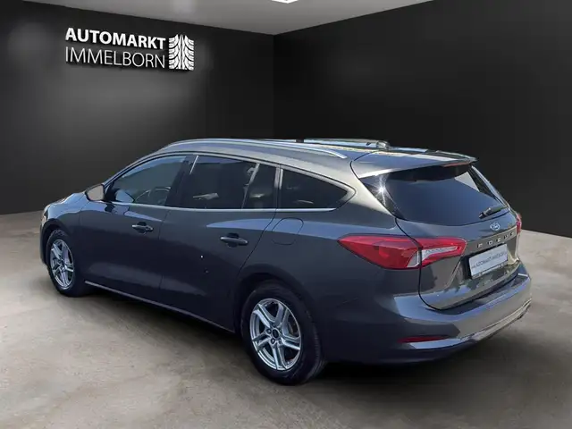 Ford Focus view 5