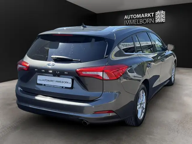 Ford Focus view 11