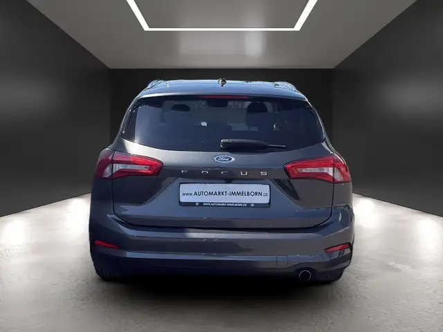 Ford Focus view 9