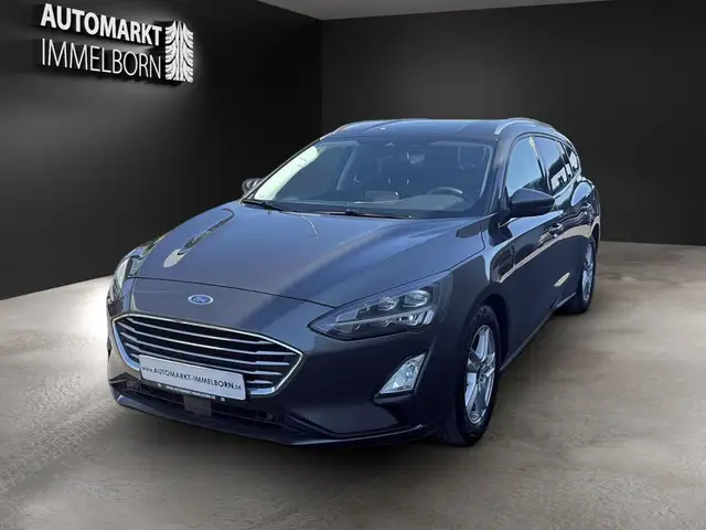 Ford Focus view 3