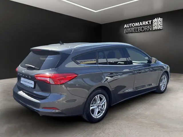 Ford Focus view 6