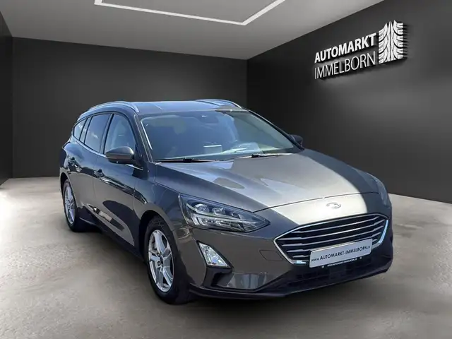 Ford Focus view 2