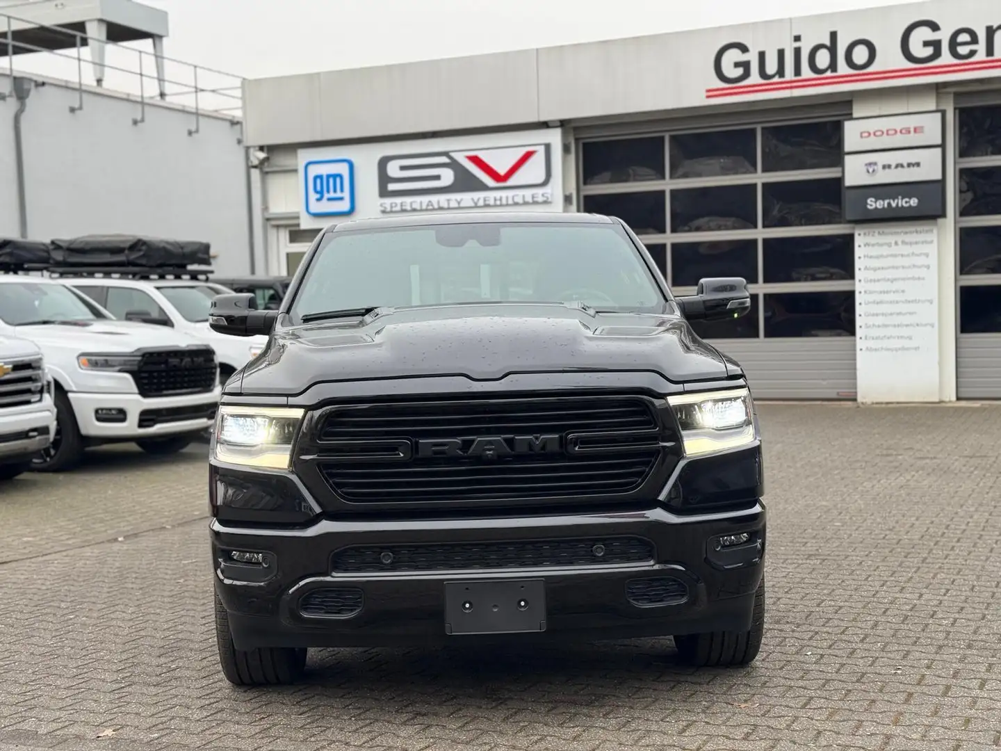 Dodge RAM 5.7 V8 Crew Cab Sport Night Edition 2024 ACC Leder Schwarz - 2