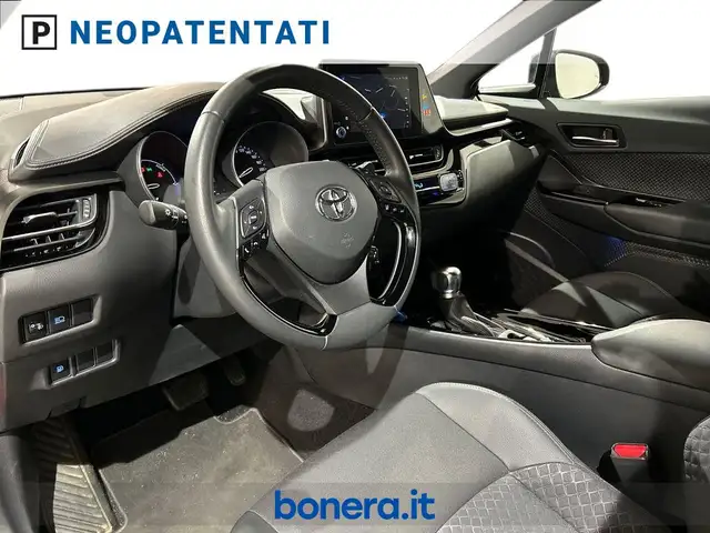 Toyota C-HR view 8