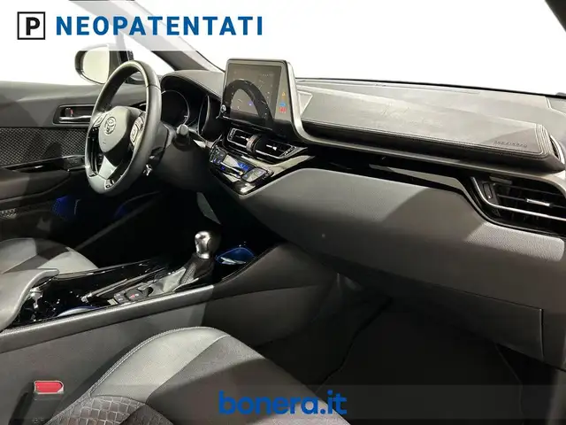 Toyota C-HR view 16