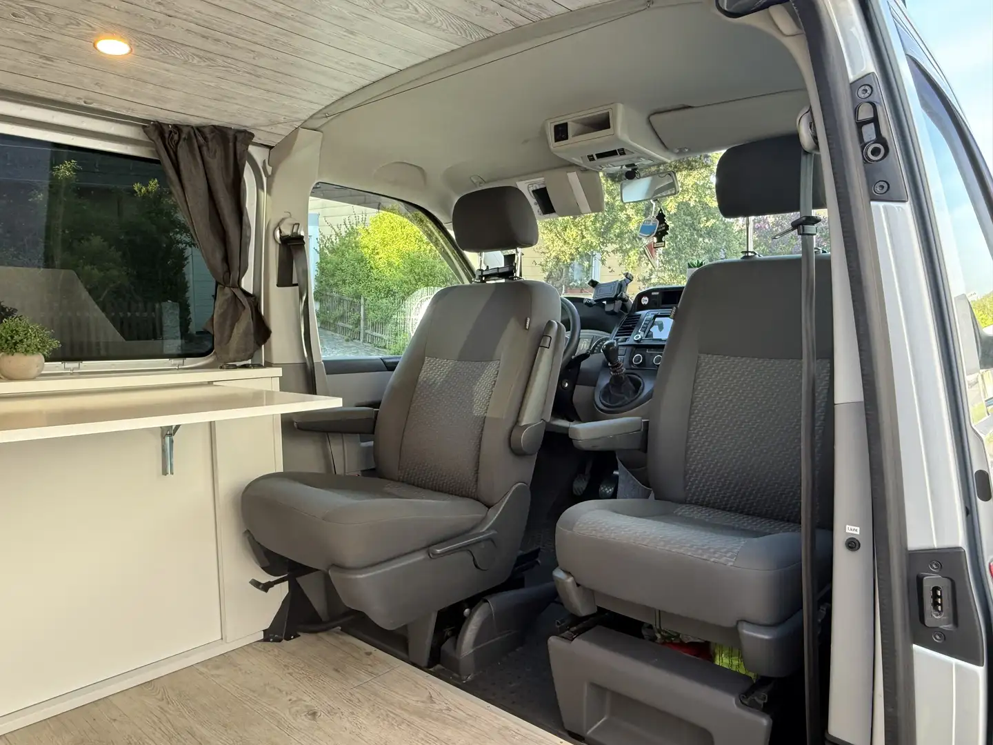 Volkswagen T5 Wohnmobil / Camper / Bulli - 2