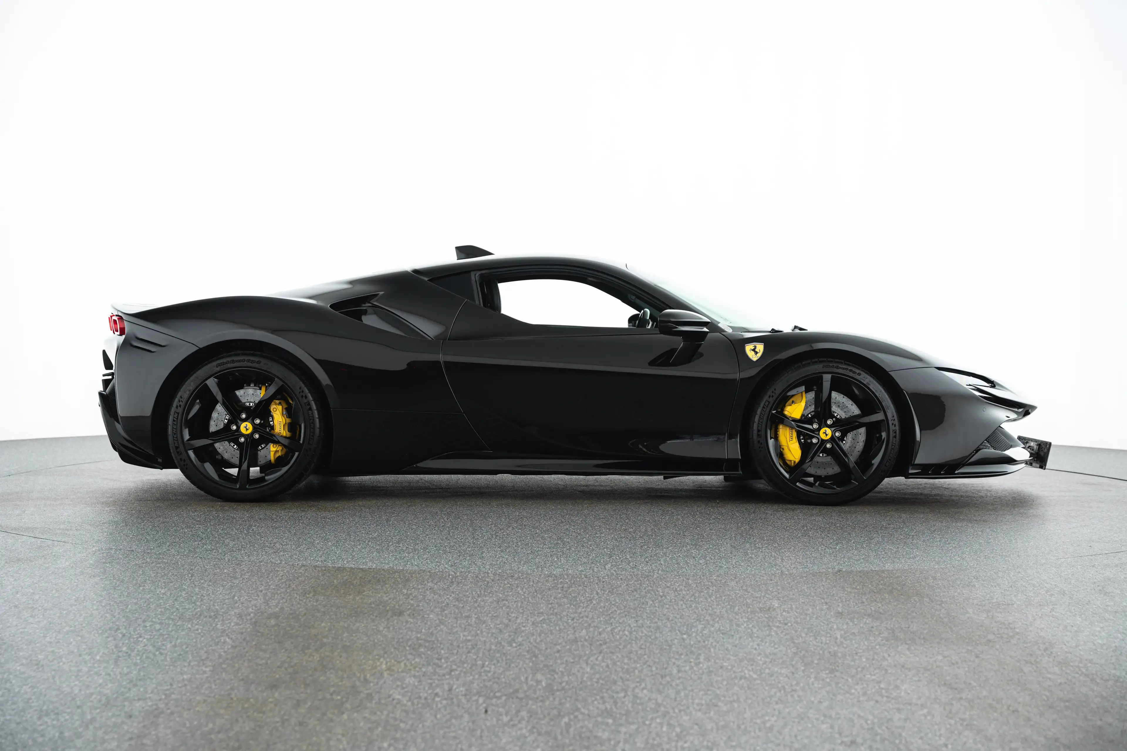 Ferrari SF90 Stradale — photo 4