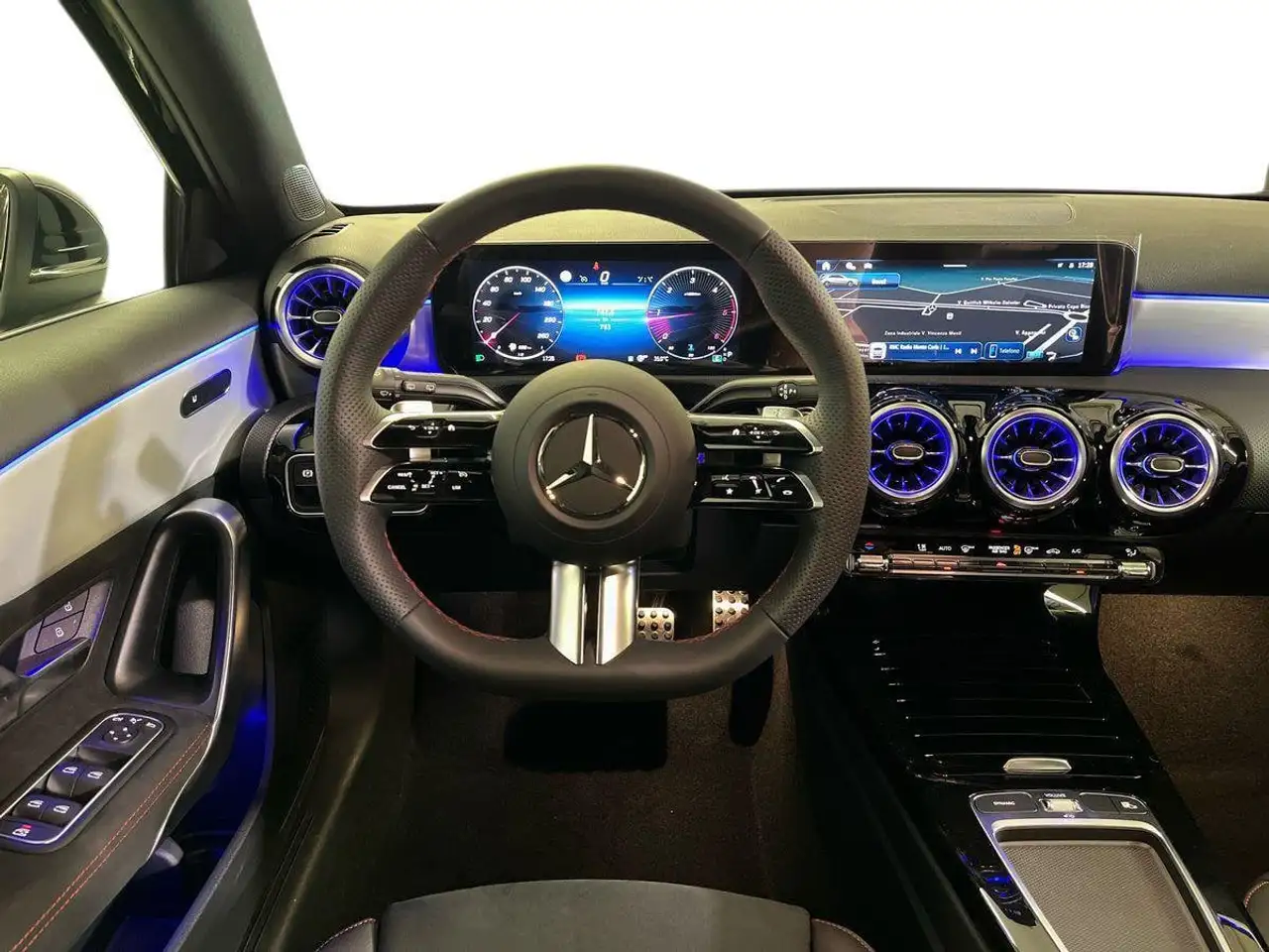 Mercedes-Benz A-Class 2026 — фото 11