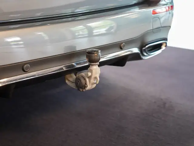 Mercedes-Benz E-Class view 7