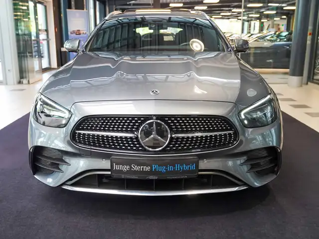 Mercedes-Benz E-Class view 9